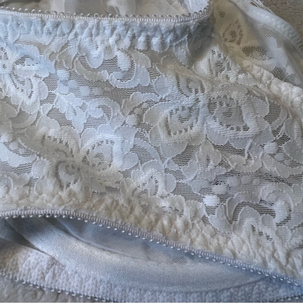 Bali Women’s White Lace Underwire Bra 38DD - Picture 10 of 12